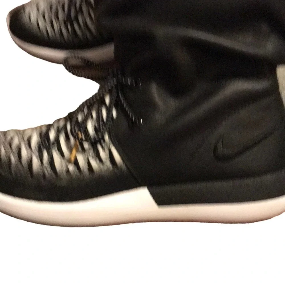 Nike Boots/sneaker NWOT